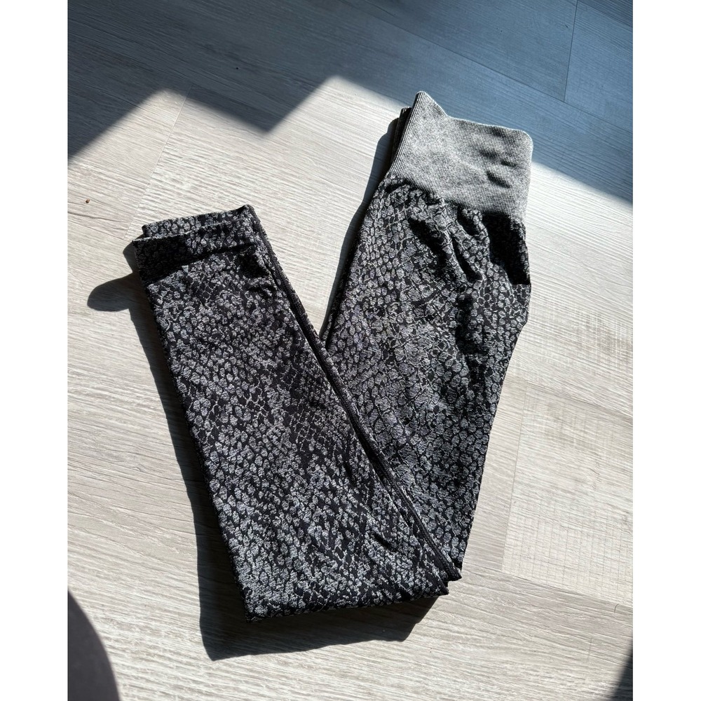 NVGTN animal print athletic fitness‎ leggings charcoal gray/black womens small - Picture 4 of 11